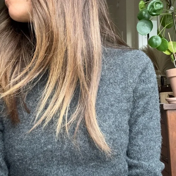 Quince charcoal cashmere sweater men’s M fits like women’s small/XS - Picture 4 of 8